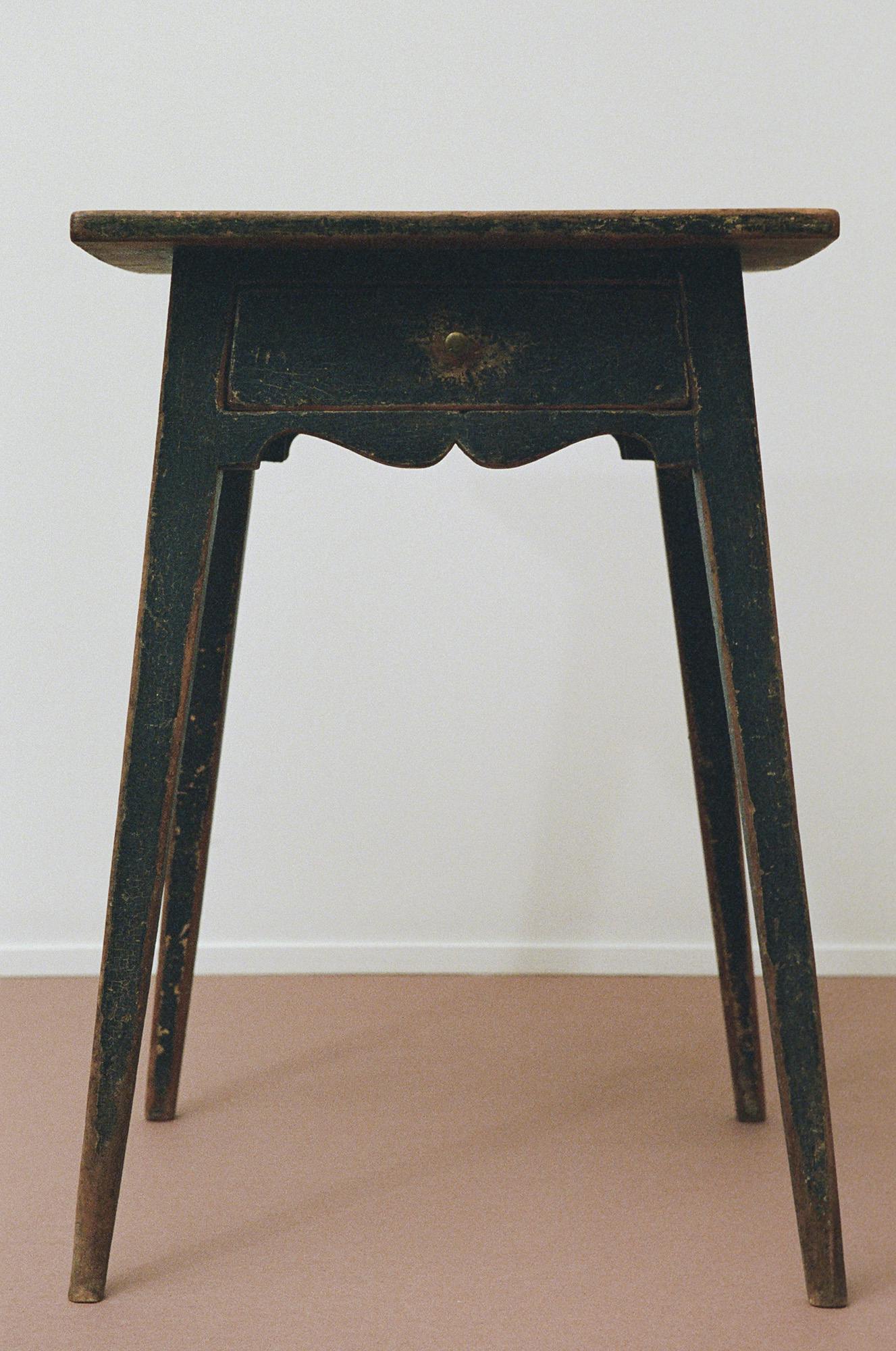 Splayed-Leg Table with Scalloped Apron