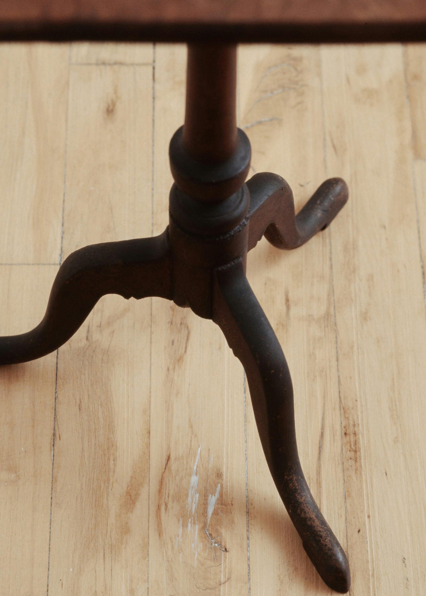 Queen Anne Candlestand